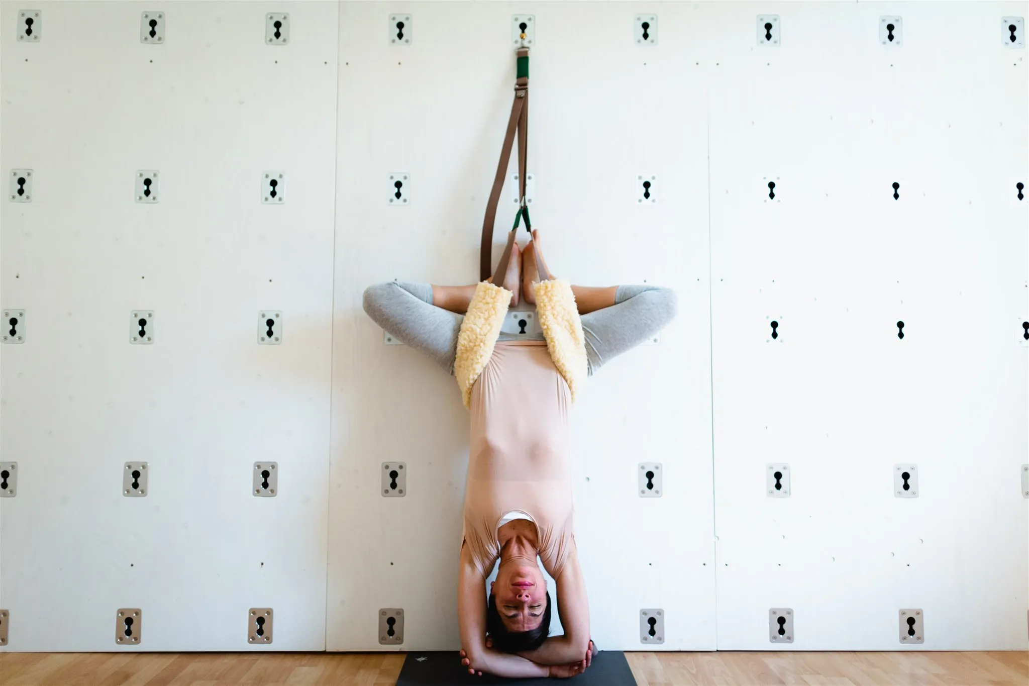 Maite Piris demonstriert eine Yoga-Haltung